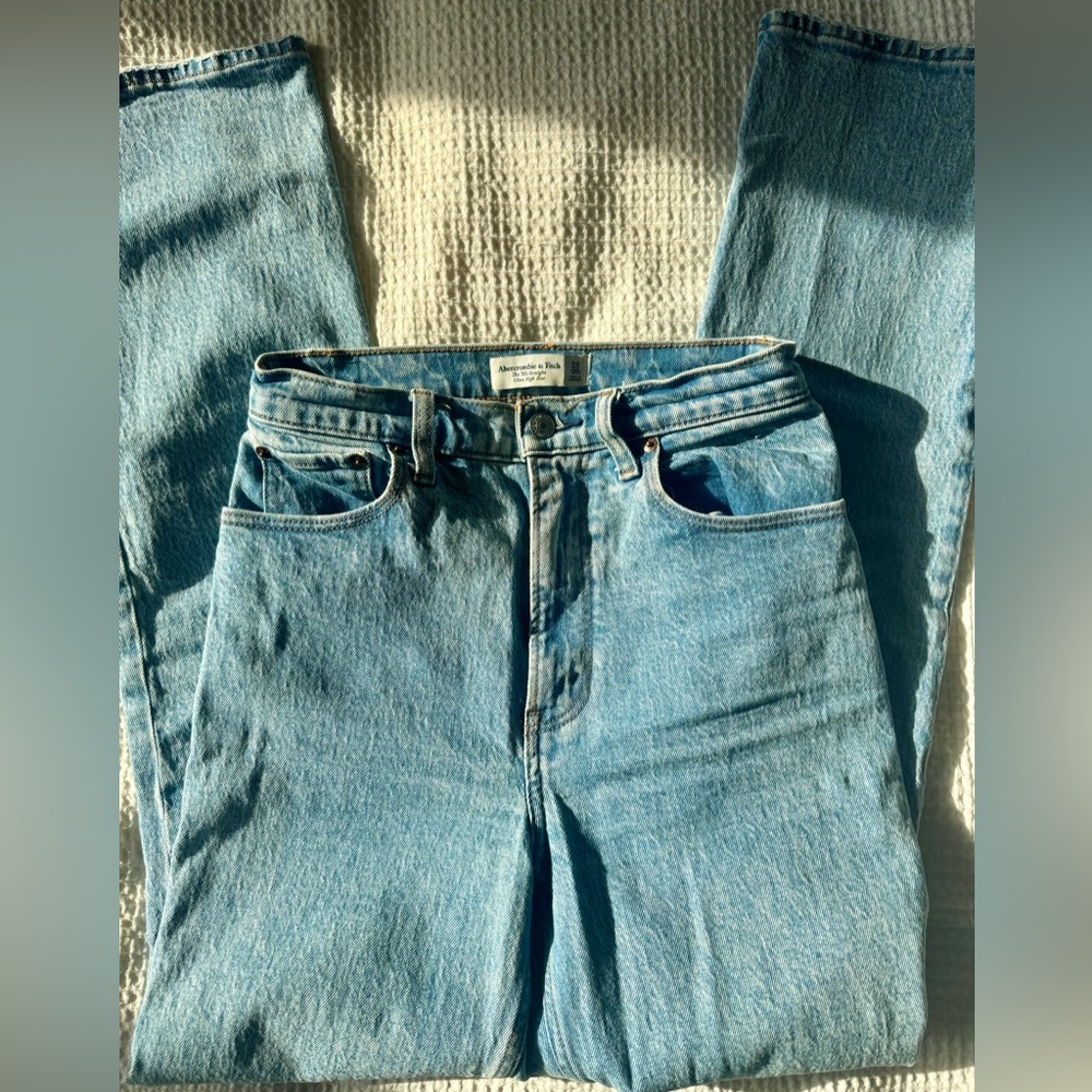 Abercrombie & Fitch 90s Straight Ultra High Rise Jeans 24
